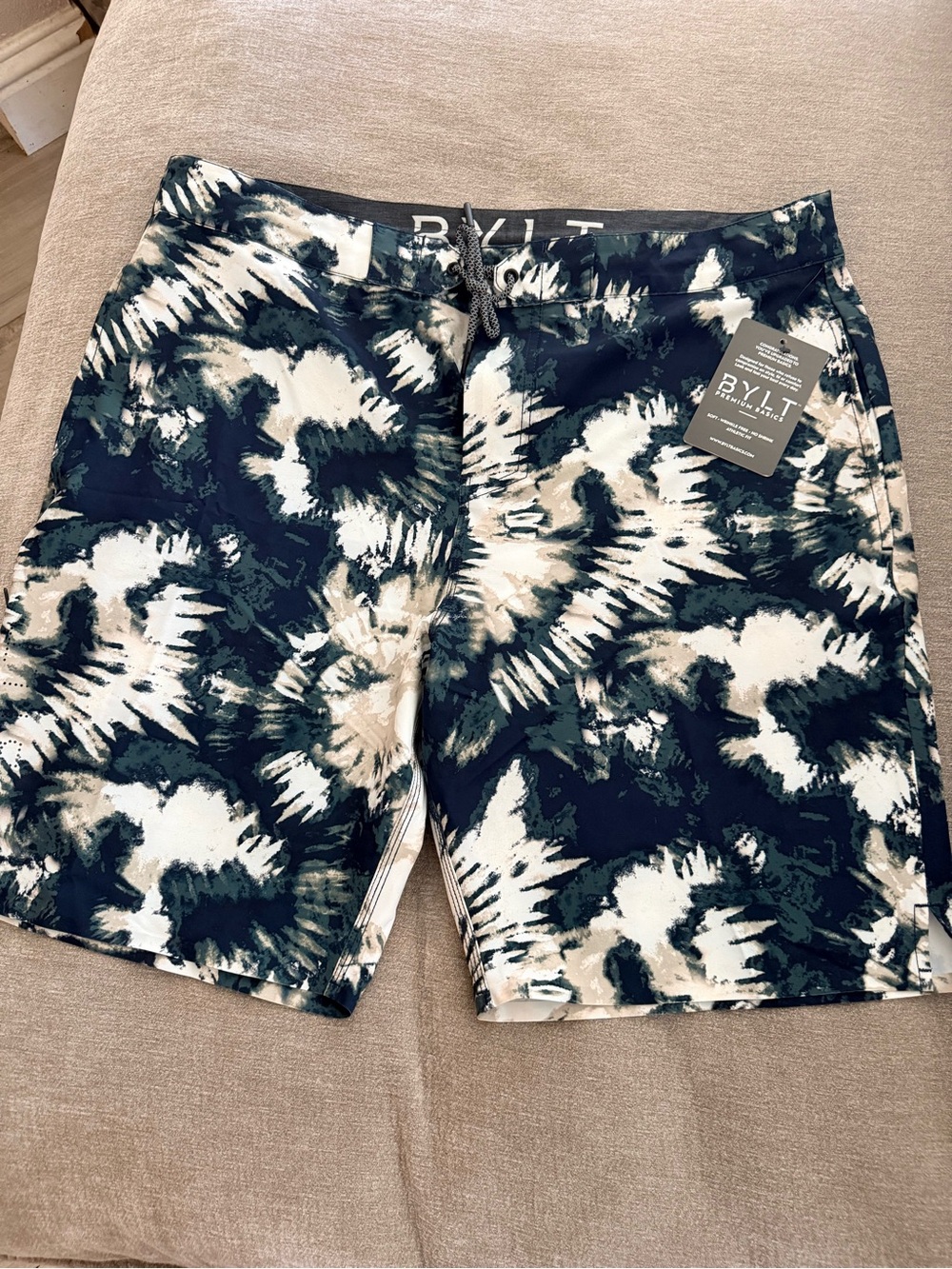 NWT BYLT Premium Basics Coastal Boardshorts Men’s XL Abstract Print